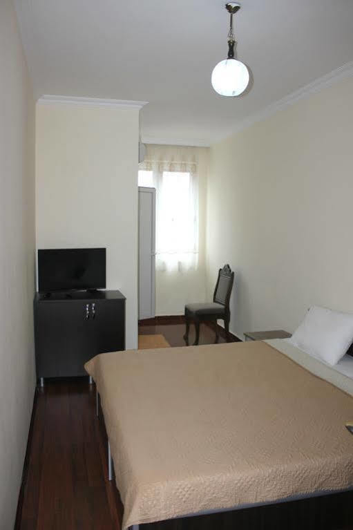 Cozy Studio On Europe Square Batumi Eksteriør bilde